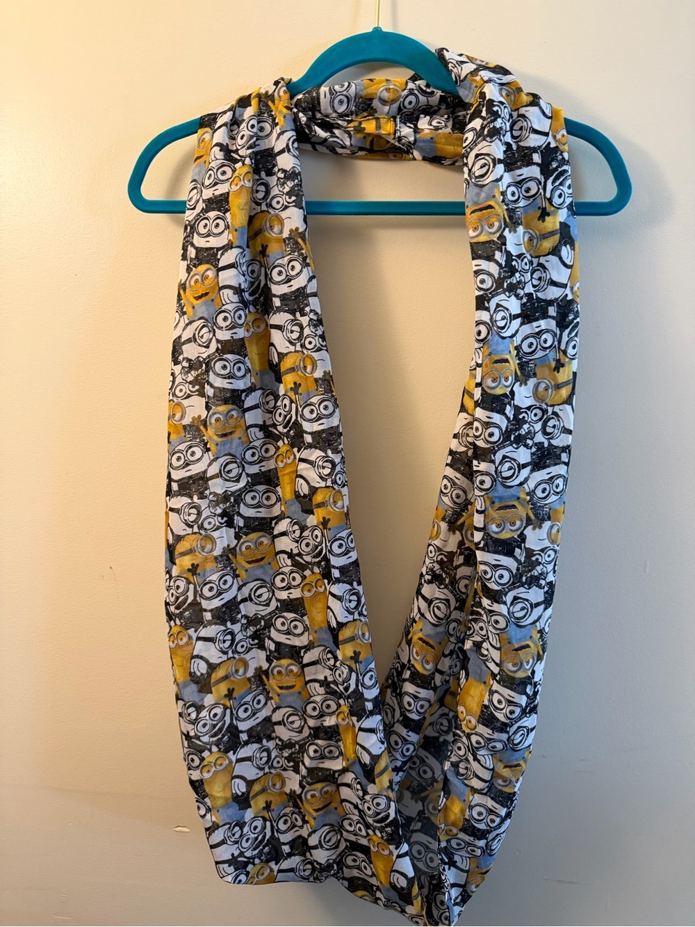 Minions Infinity Scarf 21" X 36 "loop Despicable Me Illumination